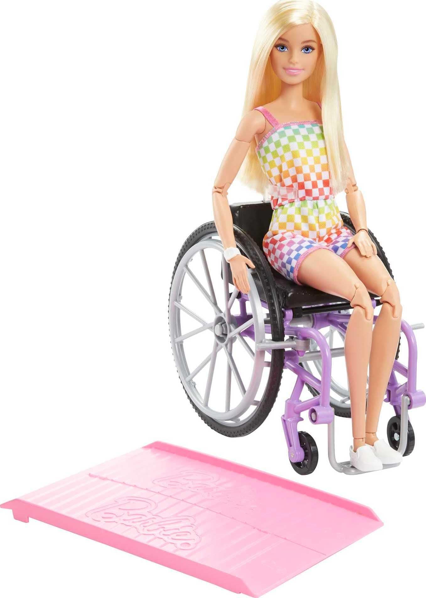 Barbie Fashionista-Puppe, im Rollstuhl mit blonden Haaren und Regenbogen-Jumpsuit, Rollstuhl und Rampe, Puppe inklusive, Geschenk für Kinder, Spielzeug ab 3 Jahre,HJT13